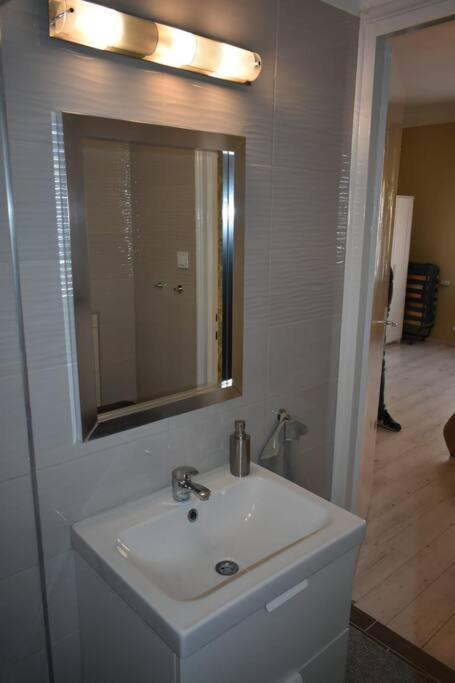 Kenyelmes Lakas Jo Helyen Apartamento Budapeste Exterior foto