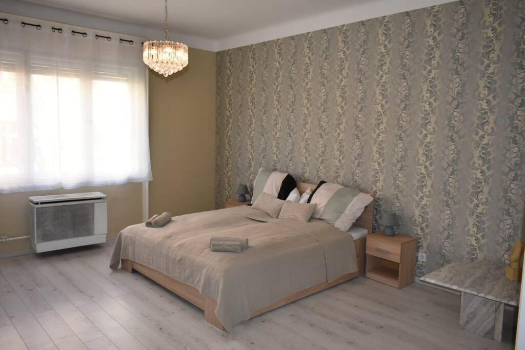 Kenyelmes Lakas Jo Helyen Apartamento Budapeste Exterior foto