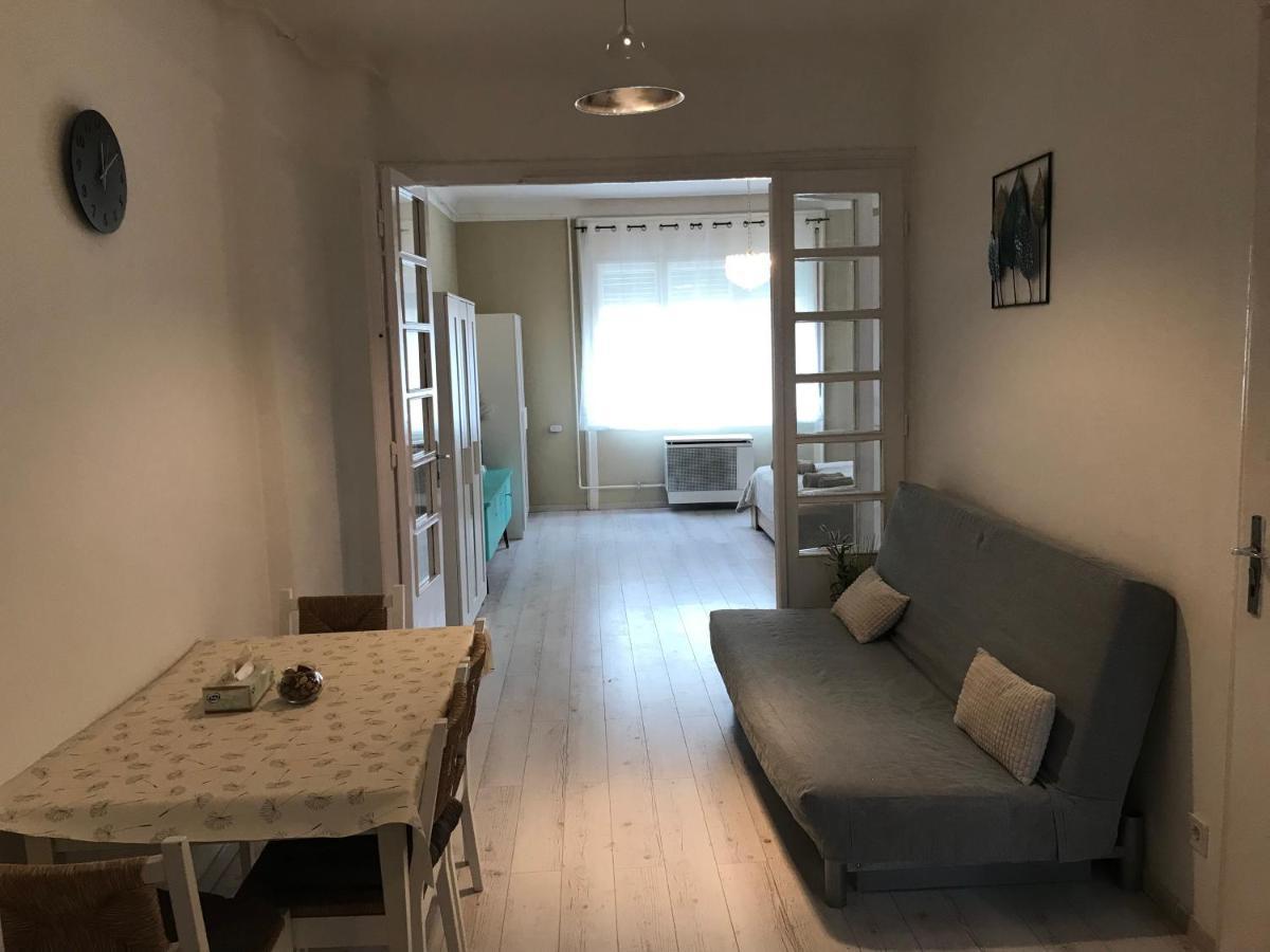 Kenyelmes Lakas Jo Helyen Apartamento Budapeste Exterior foto